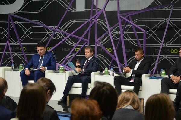 Топ-панель RIW 2015 прошла с участием министра связи и массовых коммуникаций РФ Николая Никифорова